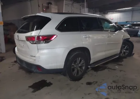 2015 Toyota Highlander Xle V6 z USA, uszkodzony, nr VIN 5TDJKRFH6FS124344